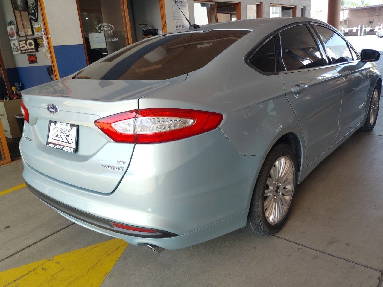 Used 2013 Ford Fusion SE image 2