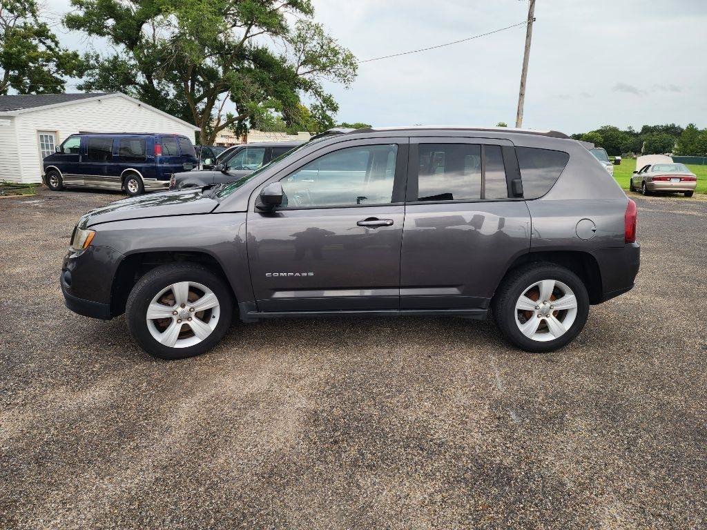 Used 2014 Jeep Compass Latitude FWD image 9