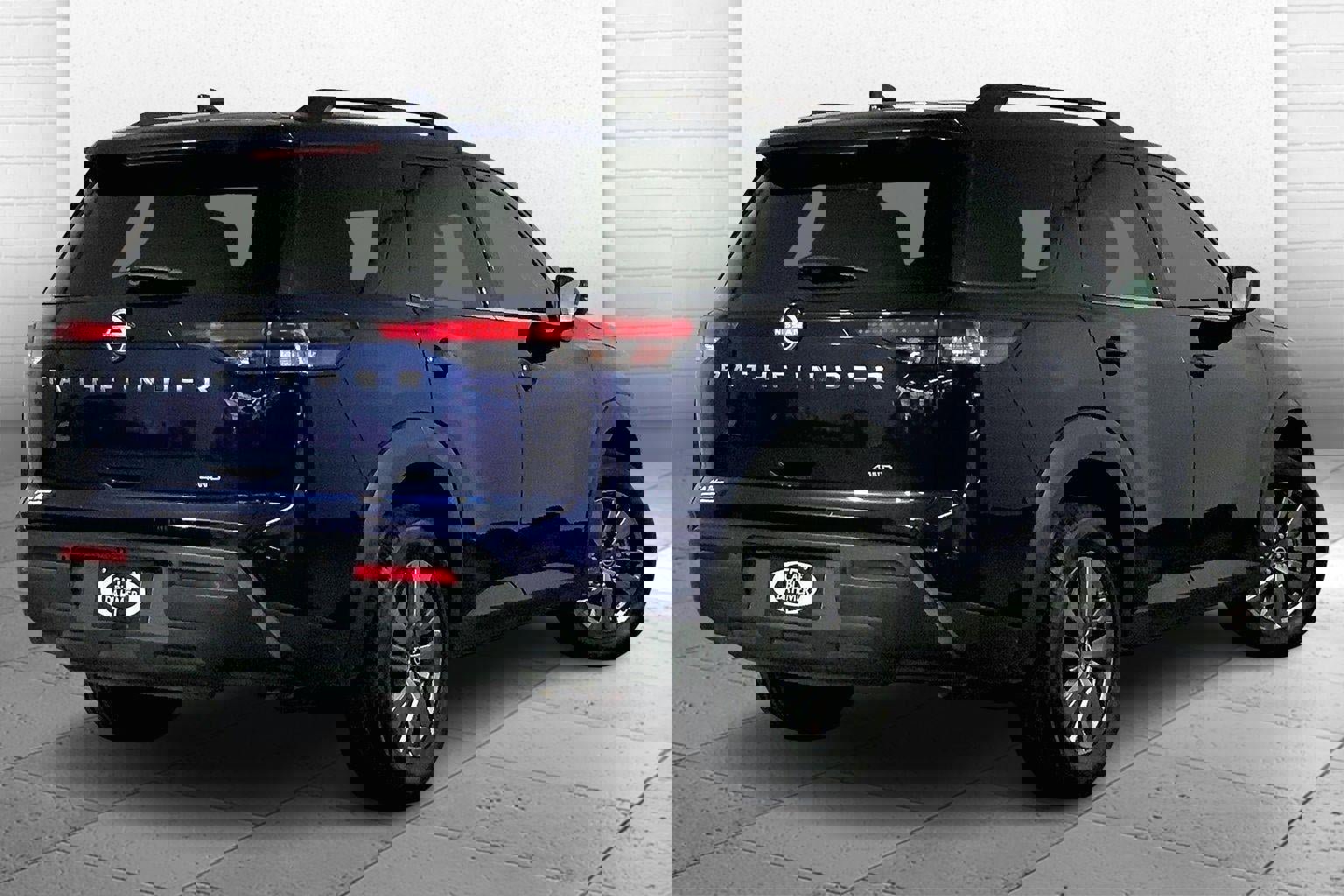 Used 2025 Nissan Pathfinder SV image 13