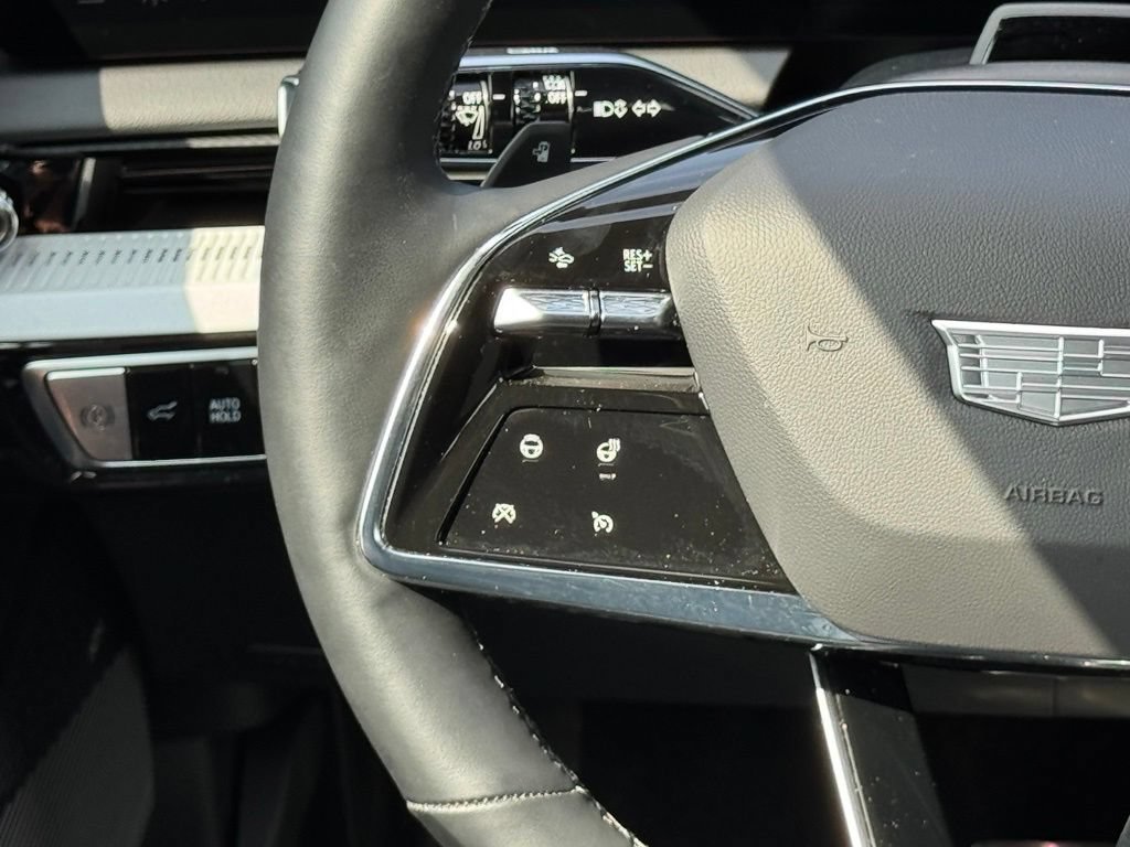 Certified 2025 Cadillac Optiq Sport 2 w/ LPO, Floor Liner Package AWD/4WD image 23