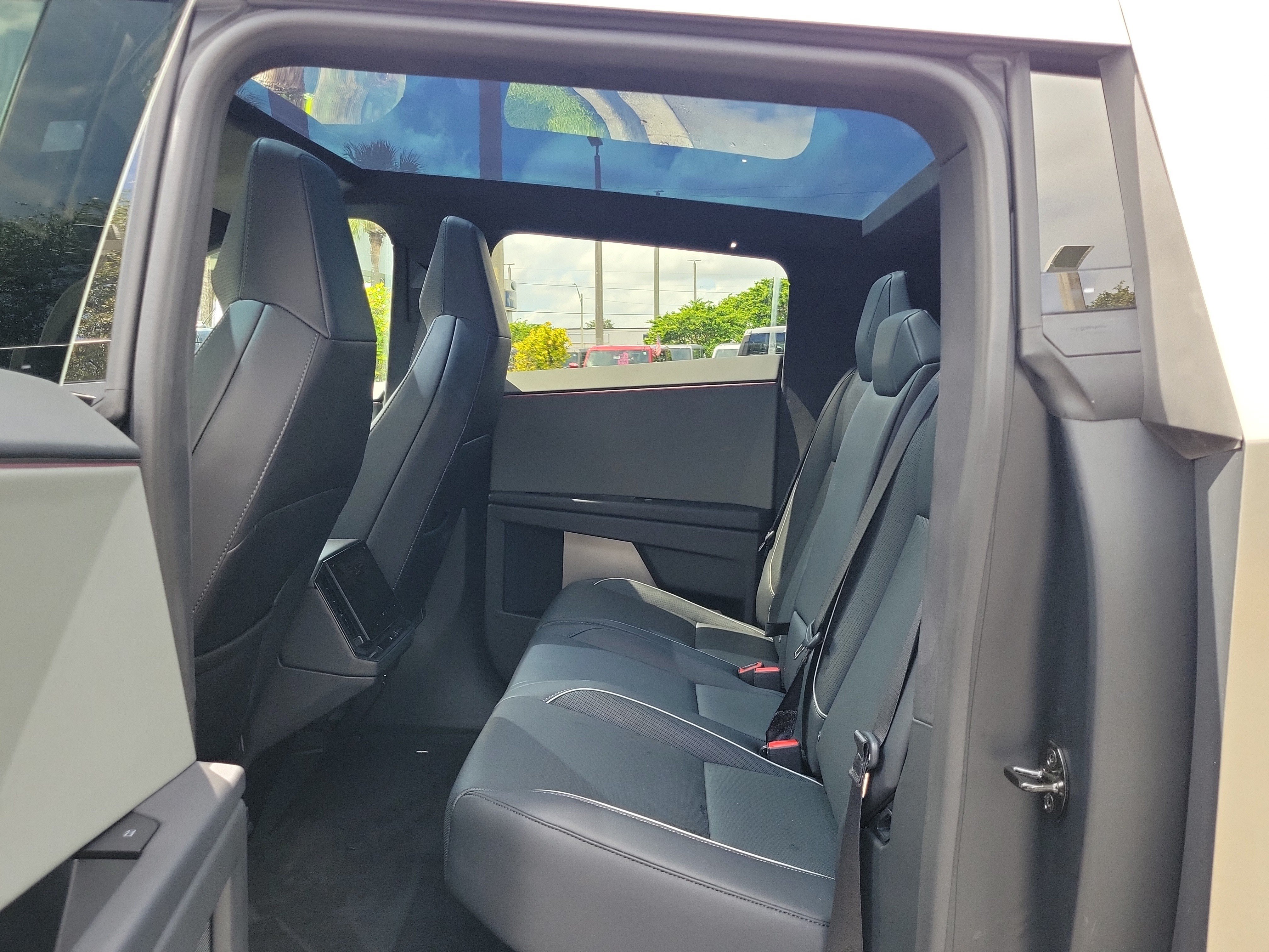 Used 2024 Tesla Cybertruck Cyberbeast AWD/4WD image 9