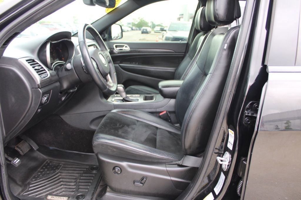 Used 2017 Jeep Grand Cherokee Altitude AWD/4WD image 18