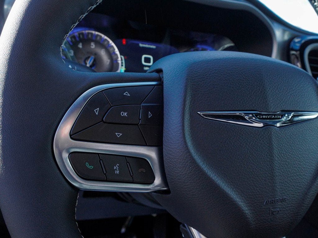 New 2026 Chrysler Pacifica Select FWD image 20