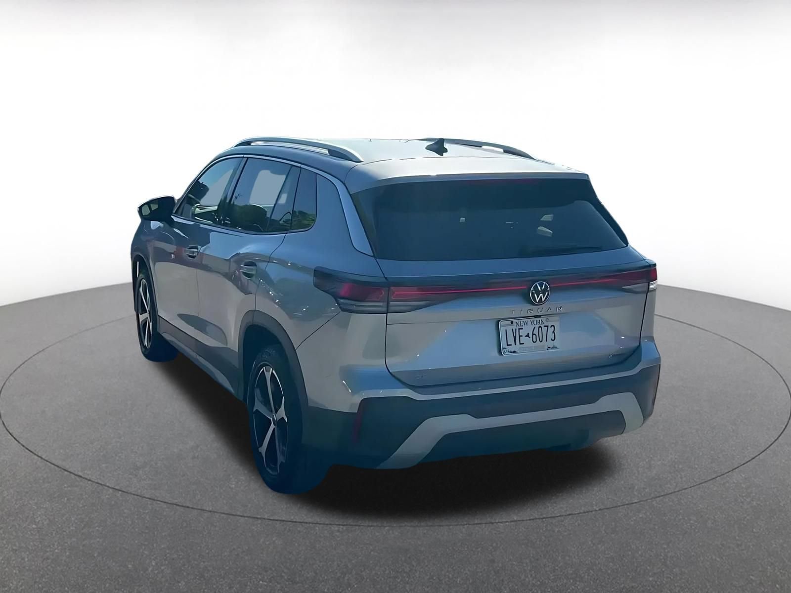 Used 2026 Volkswagen Tiguan SE AWD/4WD image 10