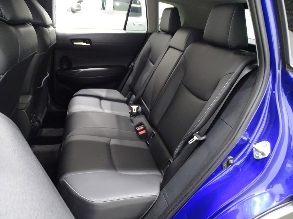 Used 2022 Toyota Corolla Cross XLE image 11