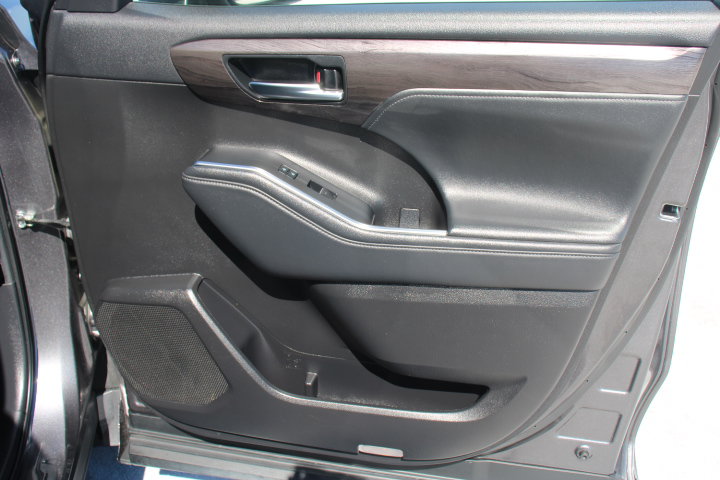 Used 2022 Toyota Highlander Platinum AWD/4WD image 21