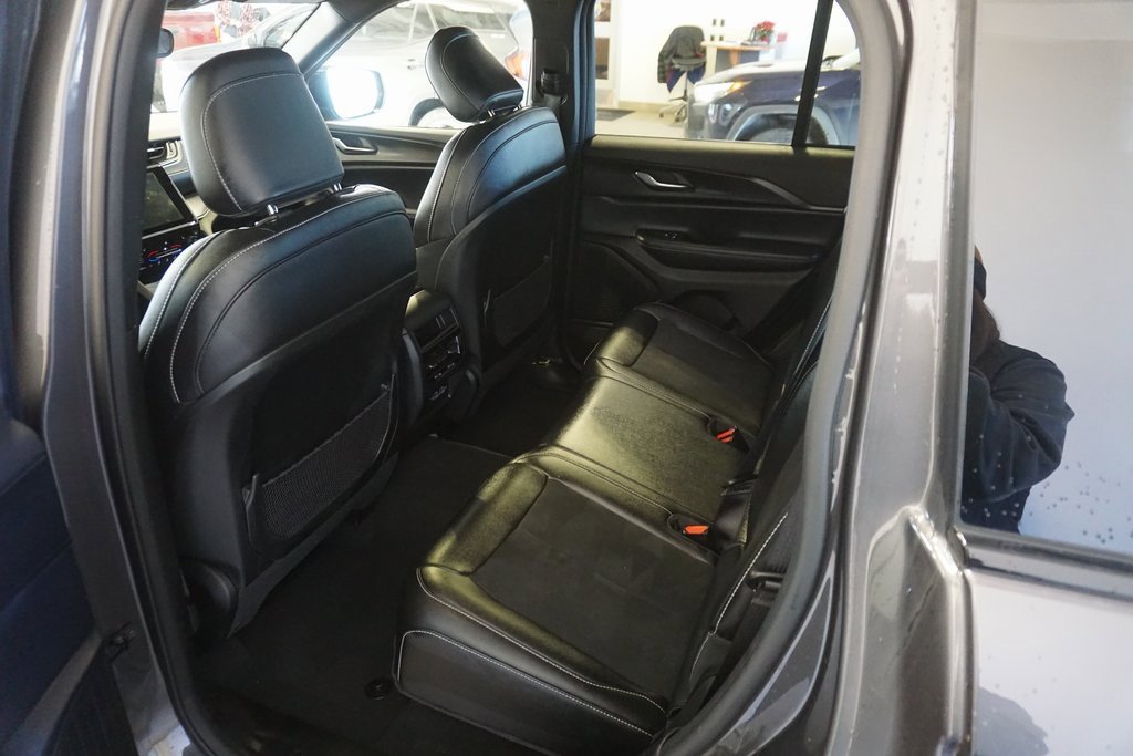 Used 2024 Jeep Grand Cherokee Altitude image 22