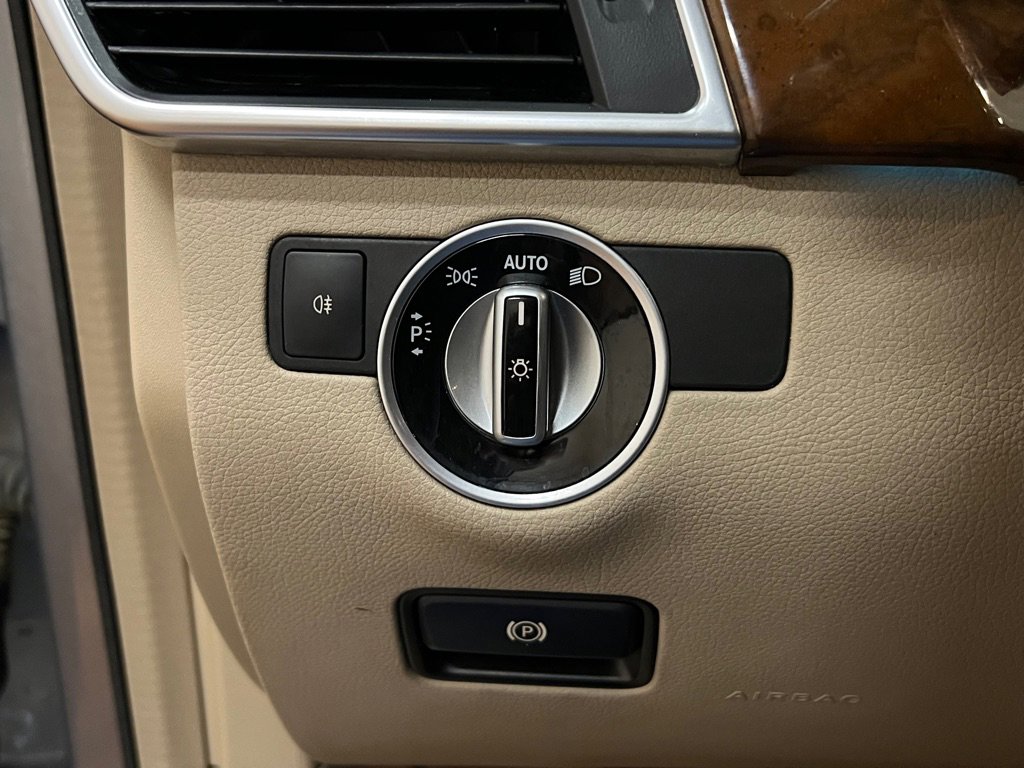 Used 2015 Mercedes-Benz GL 550 4MATIC image 21