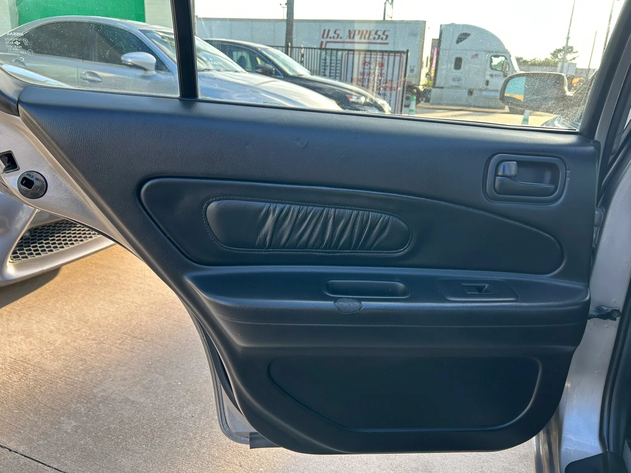 Used 1999 Nissan Maxima SE FWD image 19