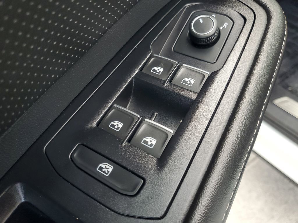 Used 2025 Volkswagen Atlas SE image 20