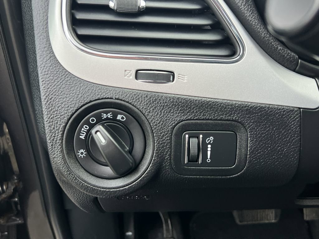 Used 2018 Dodge Journey SE w/ Blacktop Package image 16