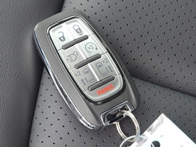 New 2025 Chrysler Voyager LX image 33