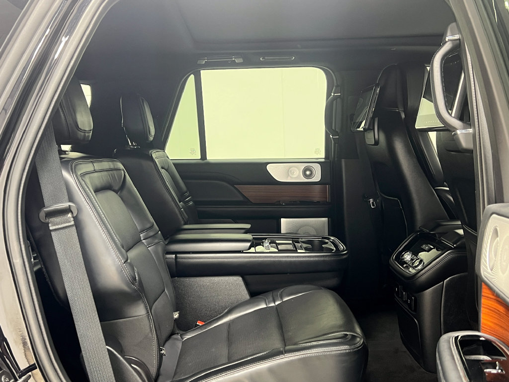Used 2019 Lincoln Navigator Reserve AWD/4WD image 37