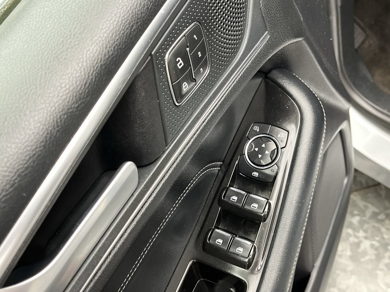 Used 2020 Ford Edge Titanium AWD/4WD image 8