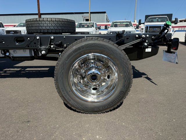 New 2026 Ford F550 4x4 Crew Cab image 16