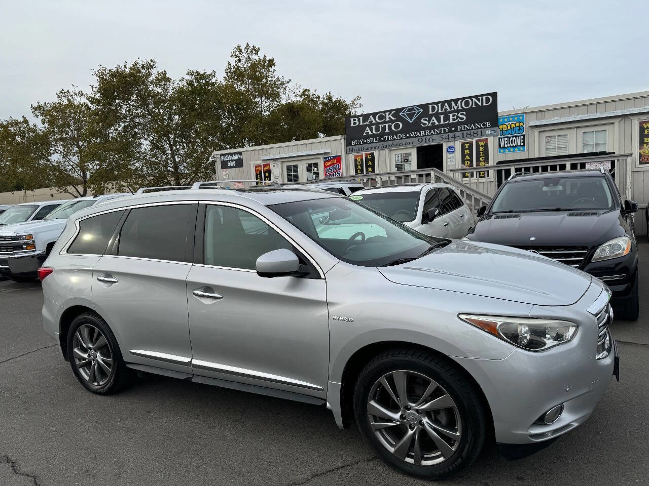 Used 2015 INFINITI QX60 AWD Hybrid w/ HEV Deluxe Touring Package image 3