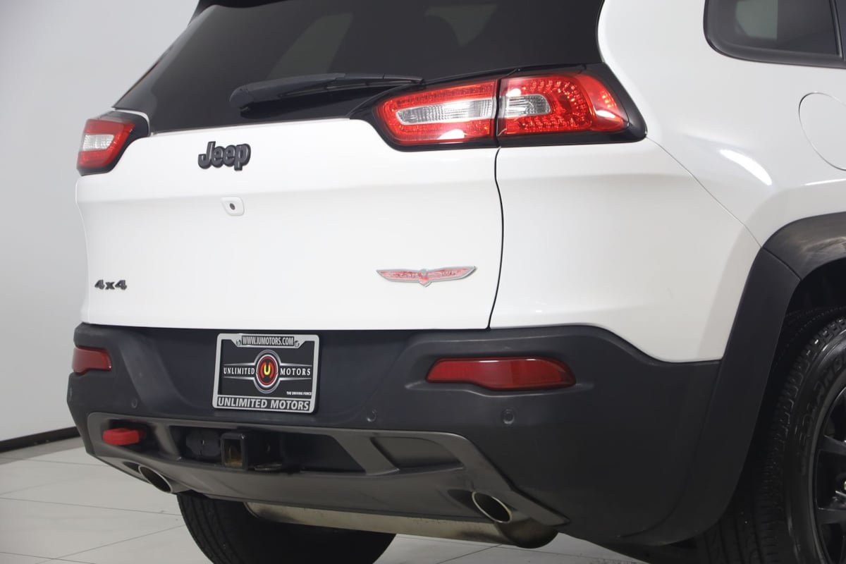 Used 2017 Jeep Cherokee Trailhawk AWD/4WD image 38