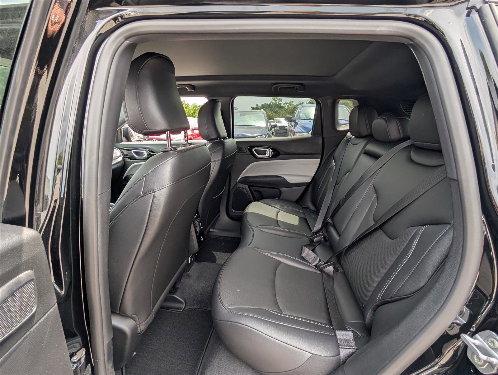 New 2025 Jeep Compass Limited w/ Elite Group AWD/4WD image 9