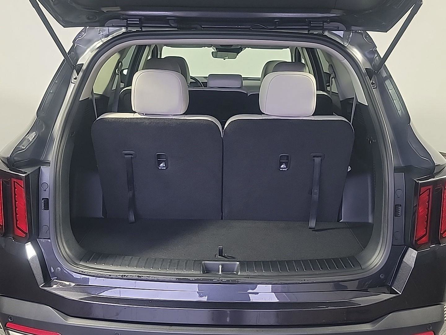 Used 2025 Kia Sorento S image 7