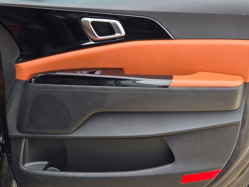 Used 2023 Kia Carnival SX image 30