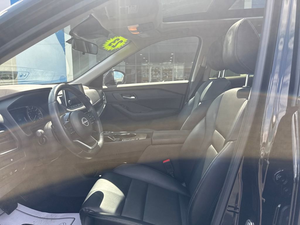 Used 2023 Nissan Rogue SV w/ SV Premium B Package FWD image 10