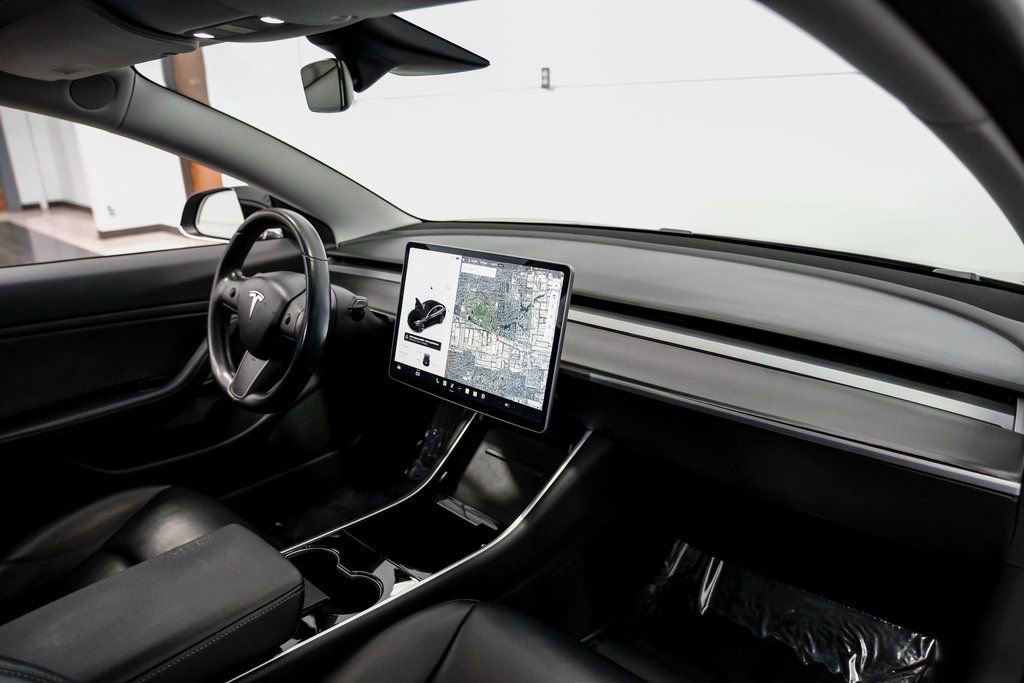 Used 2019 Tesla Model 3 Standard Range Plus image 14
