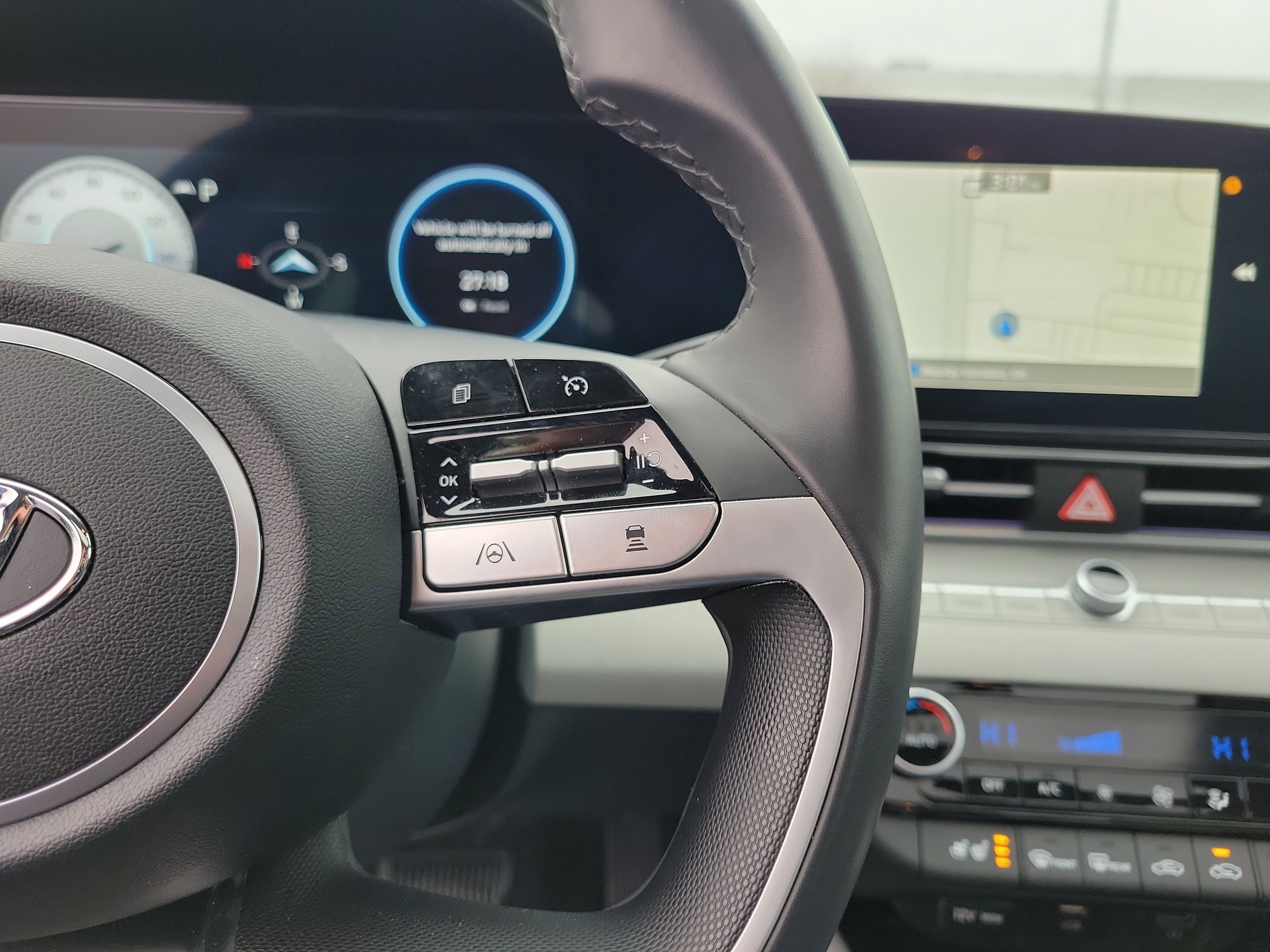 Used 2023 Hyundai Elantra Limited w/ Cargo Package image 24