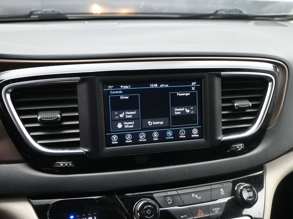 Used 2019 Chrysler Pacifica Touring Plus w/ Cold Weather Group image 18