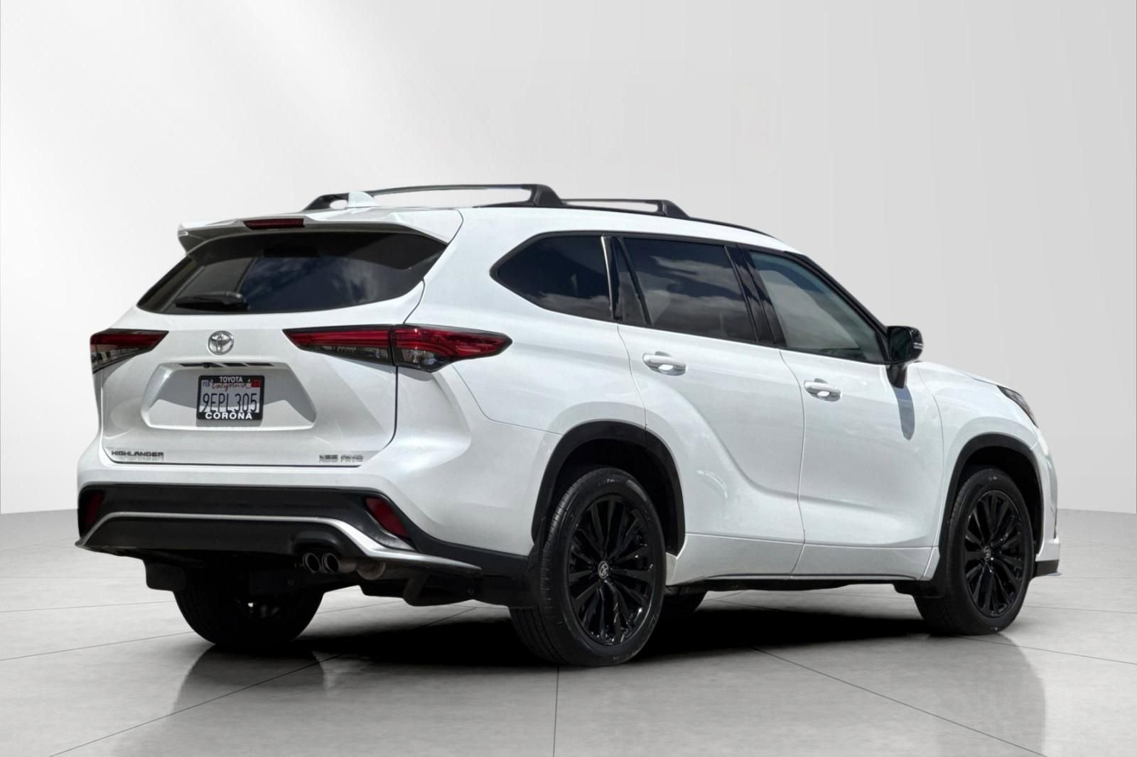 Used 2023 Toyota Highlander XSE AWD/4WD image 3