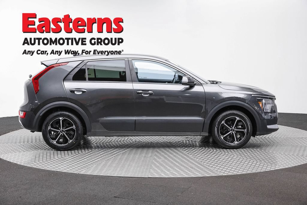 Used 2025 Kia Niro LX FWD image 4
