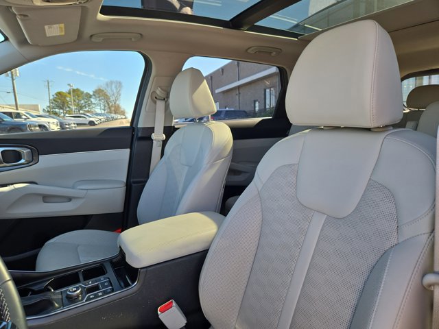 Used 2025 Kia Sorento EX w/ Panoramic Sunroof Package FWD image 24