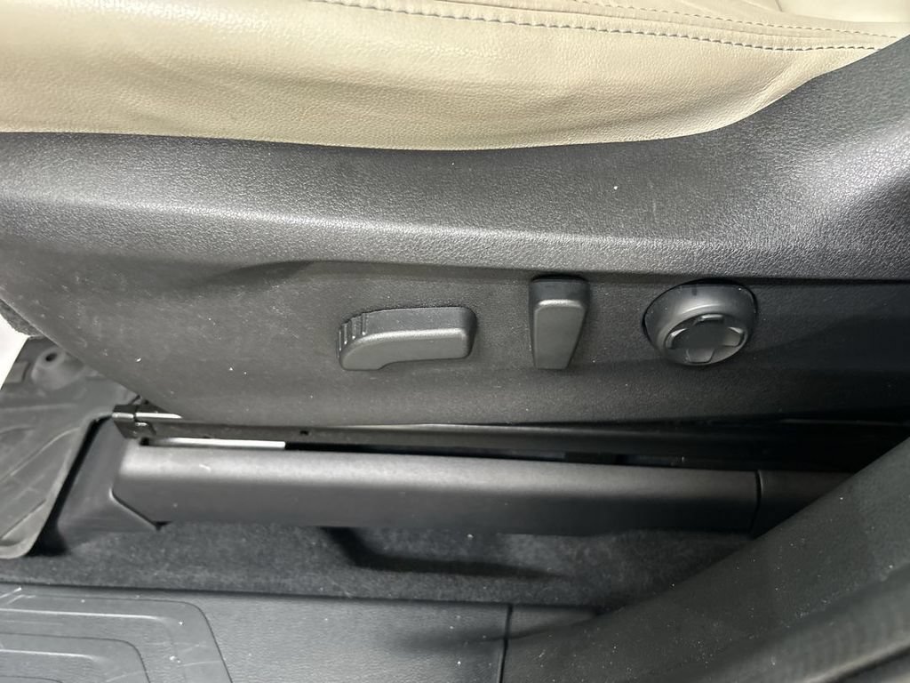 Used 2023 Subaru Ascent Limited AWD/4WD image 10