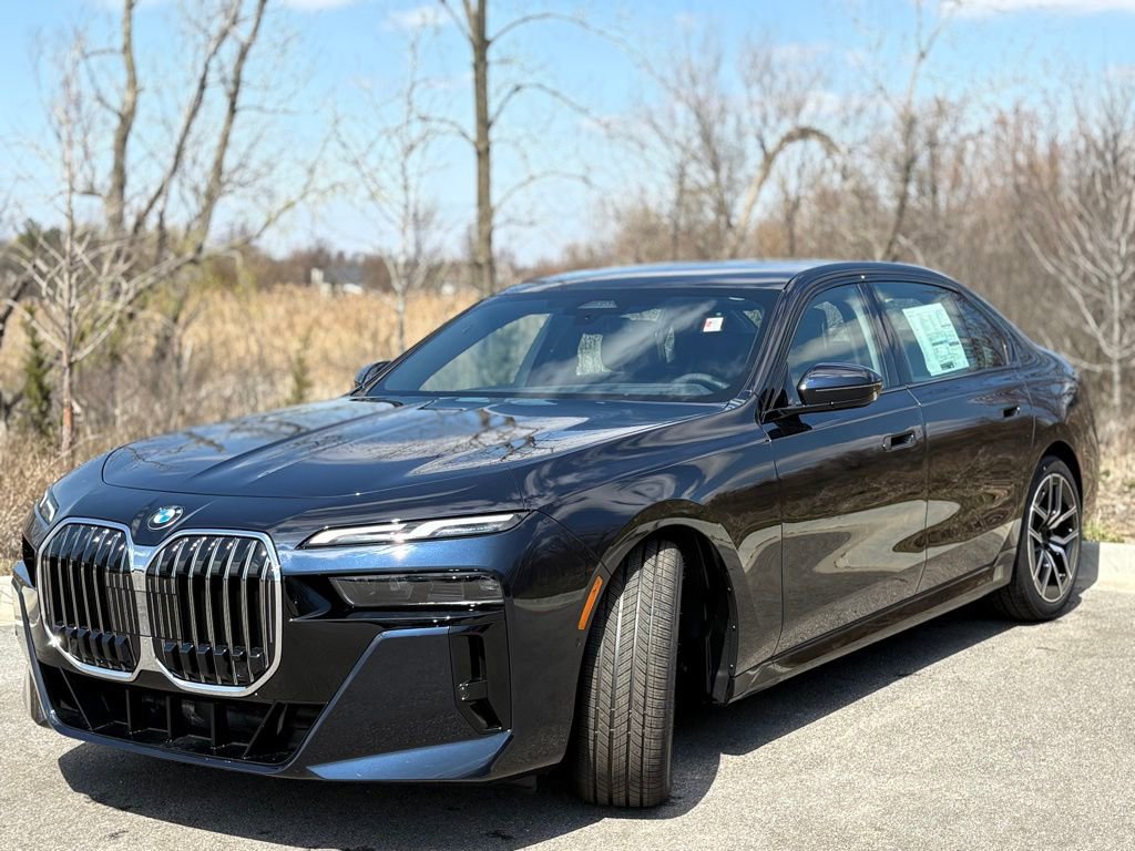 Used 2025 BMW 760i xDrive image 3