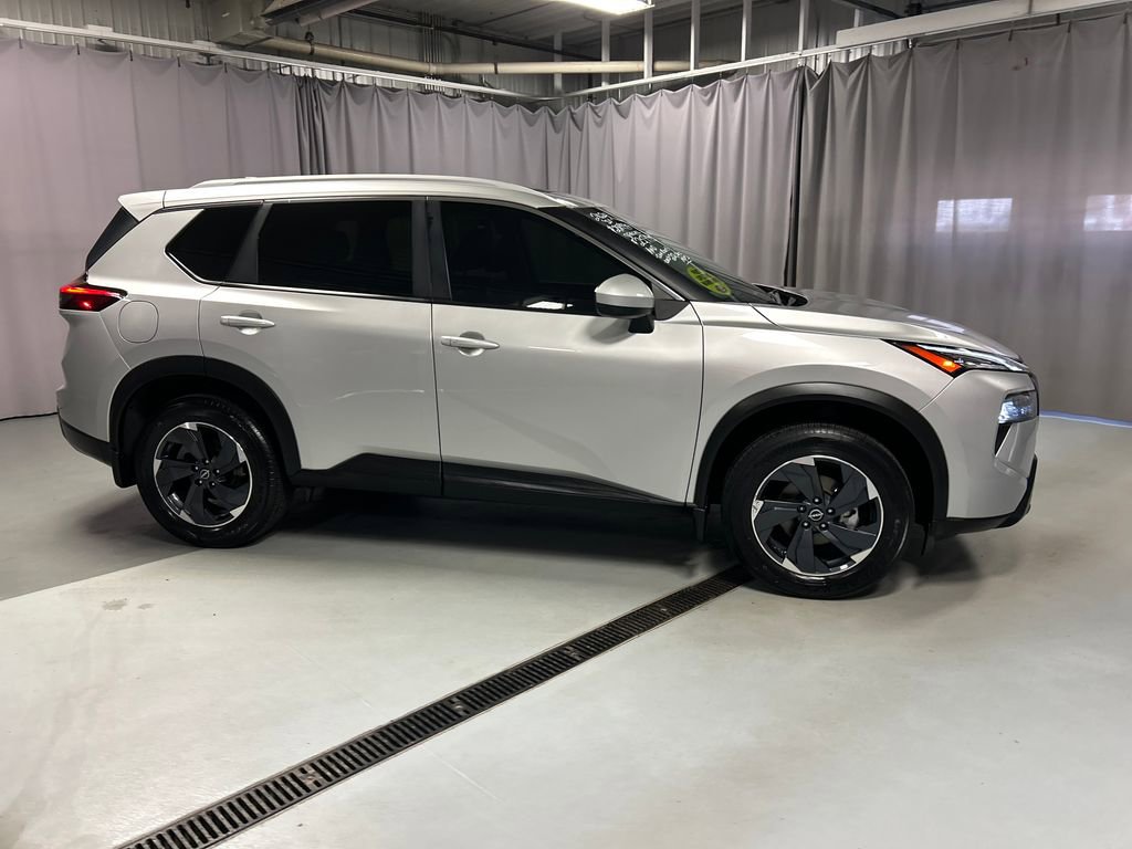 Used 2024 Nissan Rogue SV w/ SV Premium Package AWD/4WD image 8