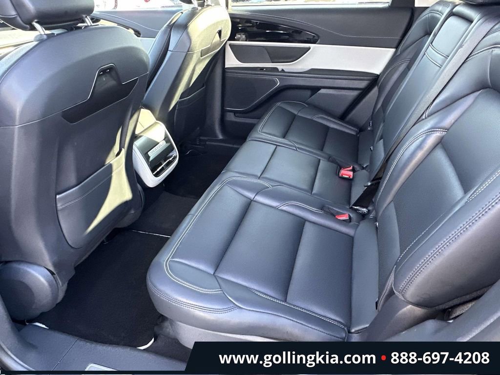 Used 2024 Lincoln Nautilus Premier image 9