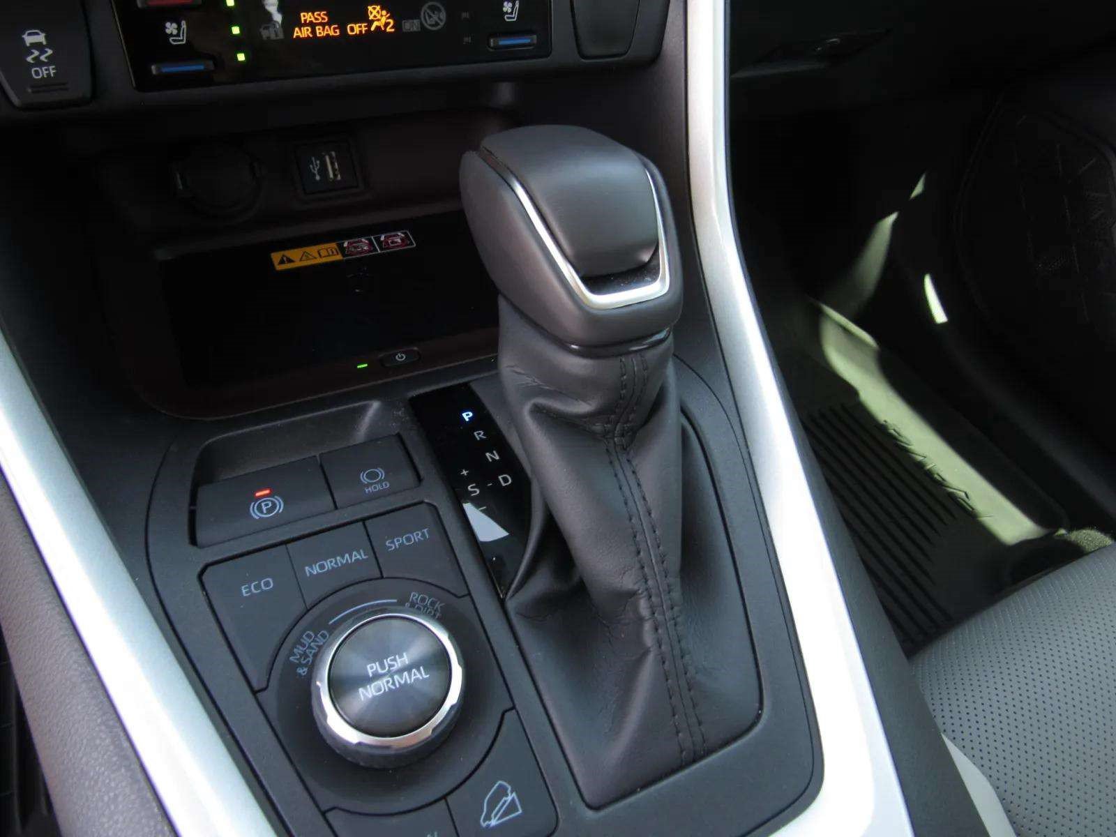 Used 2025 Toyota RAV4 Limited w/ Advanced Technology Package AWD/4WD image 22