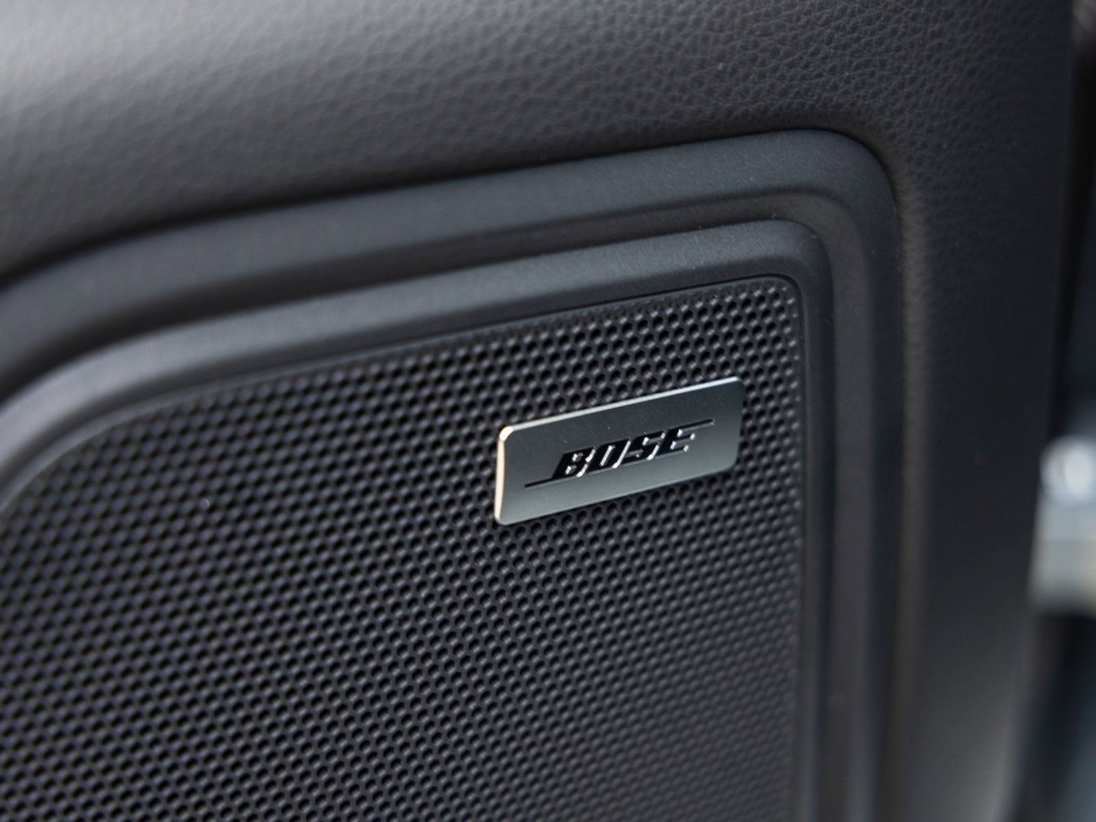 Certified 2025 Porsche Macan image 24