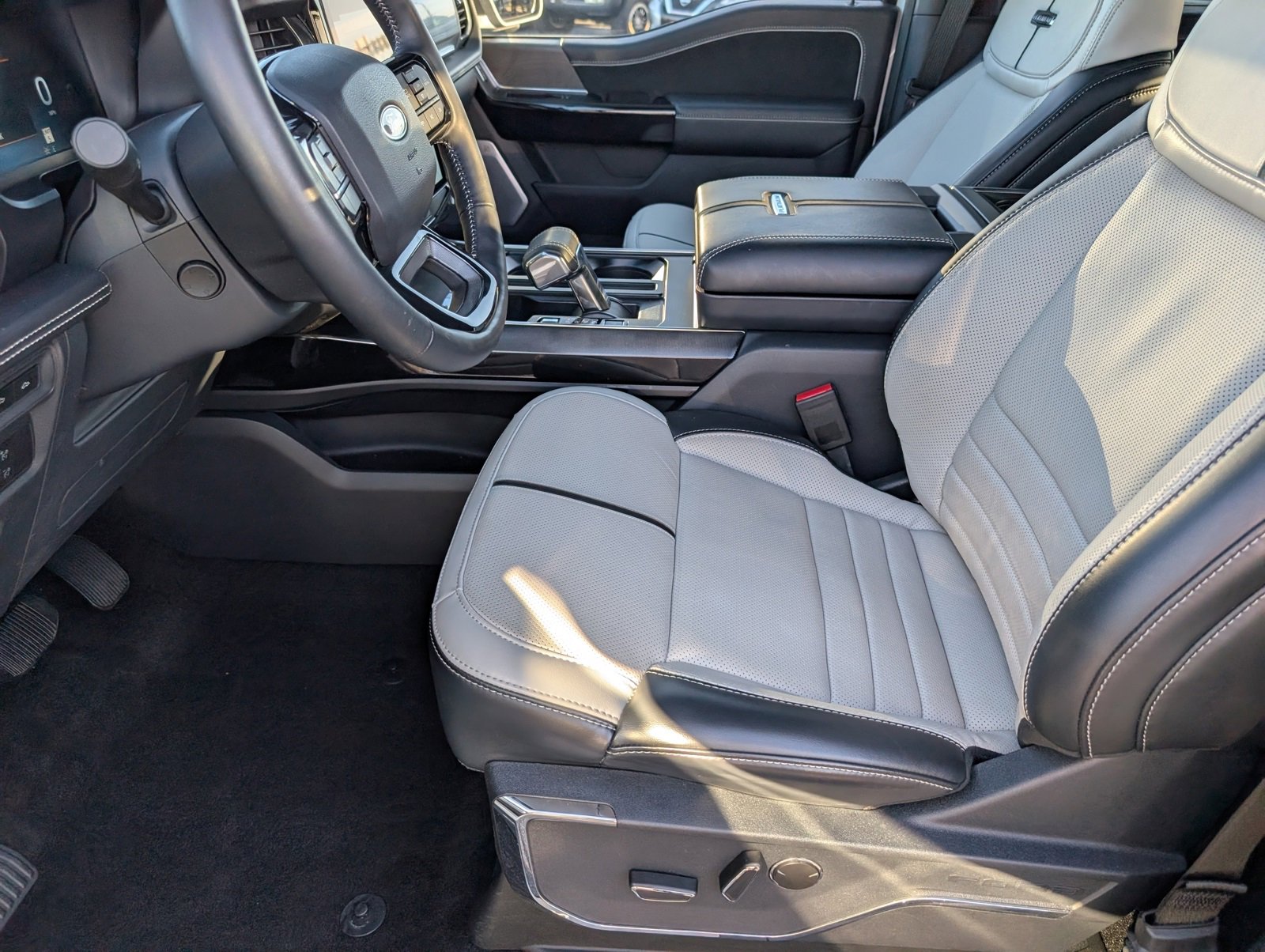 Used 2022 Ford F150 Lightning Platinum image 26