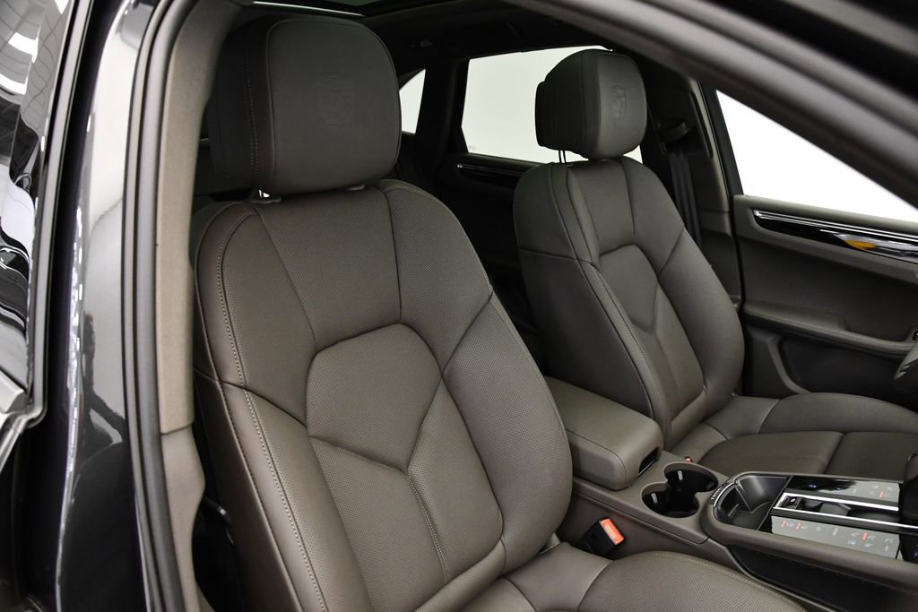 Used 2025 Porsche Macan image 47
