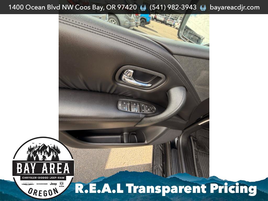 Used 2021 Nissan Armada SV AWD/4WD image 12