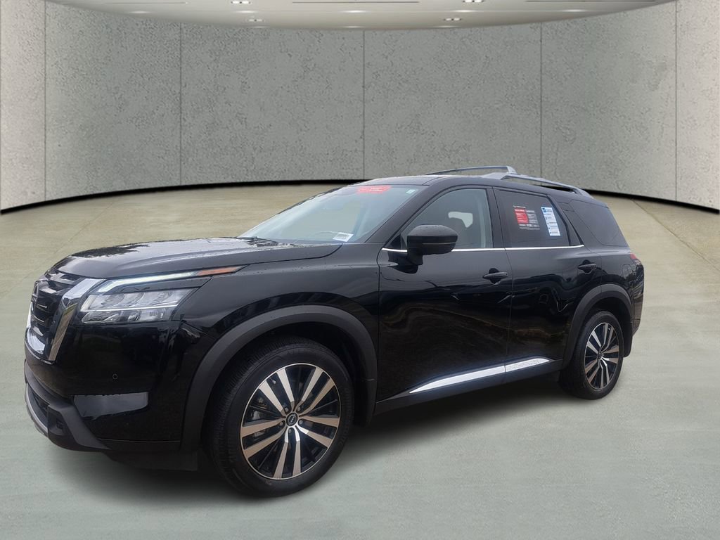 Used 2024 Nissan Pathfinder Platinum w/ Cargo Package