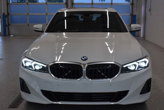 New 2026 BMW 330i xDrive Sedan w/ Convenience Package AWD/4WD image 3