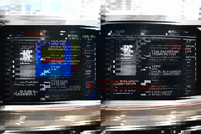 Used 2022 BMW X6 xDrive40i w/ M Sport Package image 29