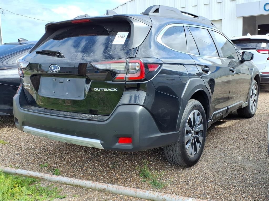 Used 2023 Subaru Outback Limited AWD/4WD image 3