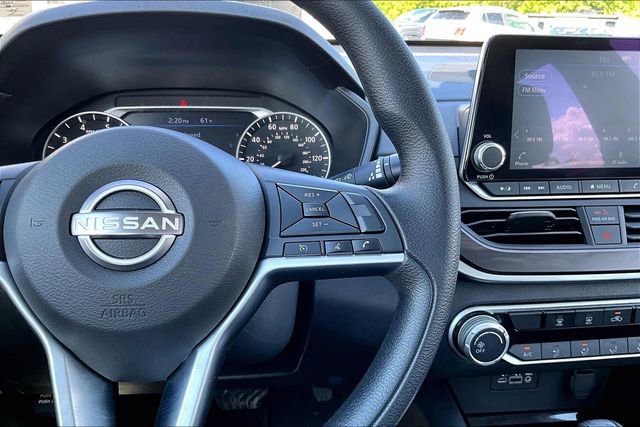 Used 2024 Nissan Altima 2.5 SV FWD image 12