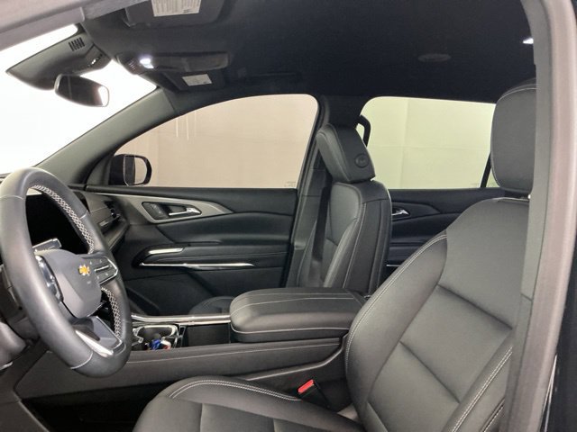 Used 2025 Chevrolet Traverse LT FWD image 14