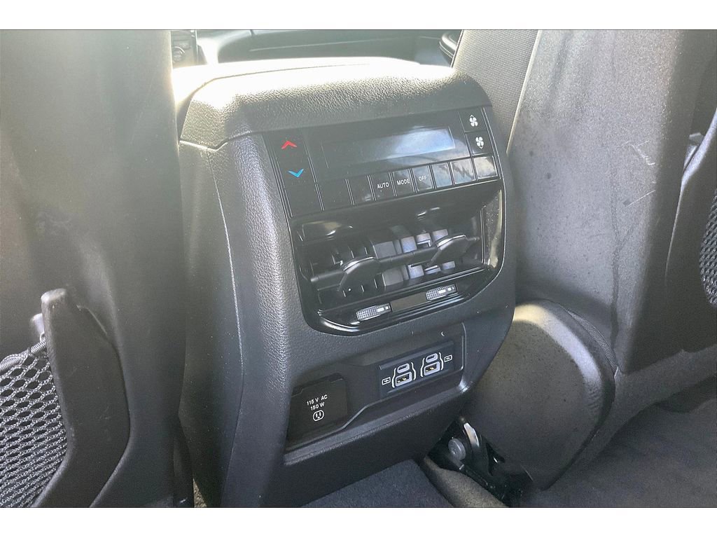 Used 2024 Jeep Grand Cherokee L Laredo image 36