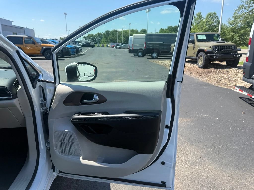 Used 2023 Chrysler Voyager LX FWD image 54
