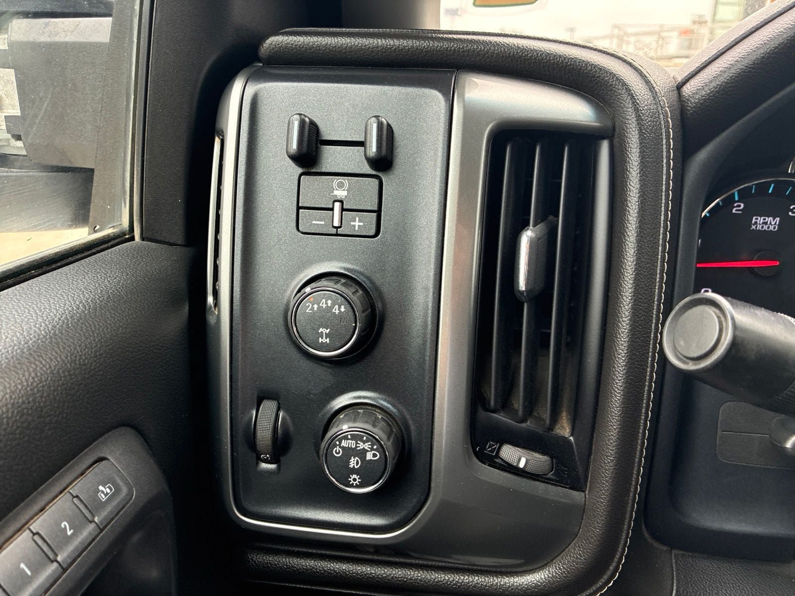 Used 2019 Chevrolet Silverado 3500 LTZ w/ Duramax Plus Package AWD/4WD image 29