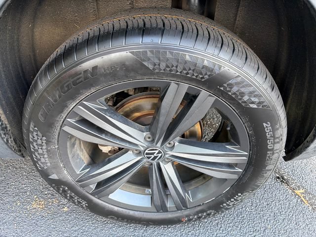 Used 2021 Volkswagen Atlas Cross Sport SE w/ Panoramic Sunroof Package FWD image 20